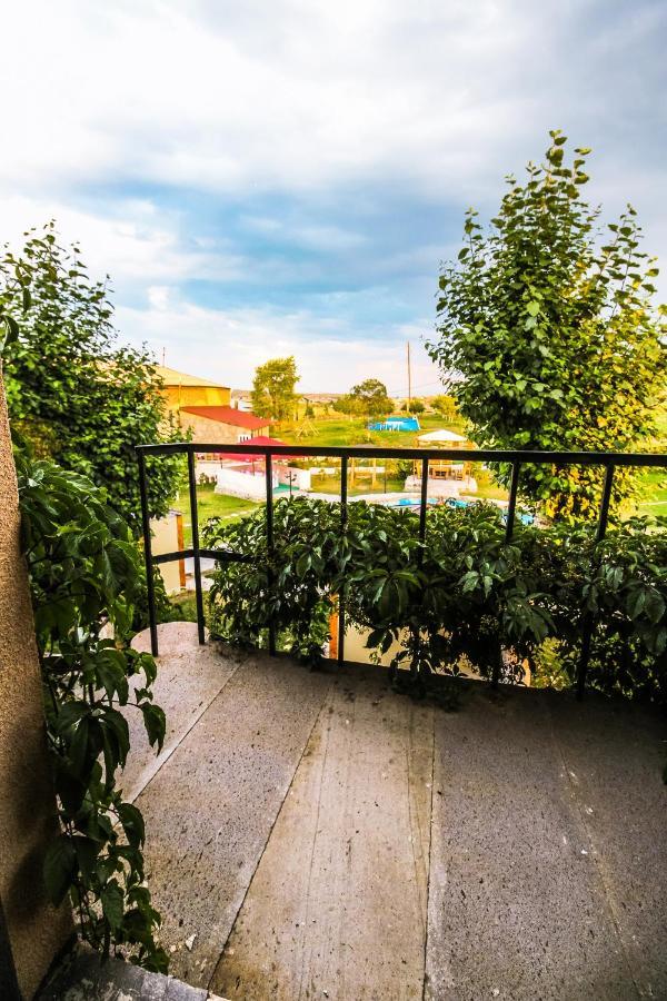 Oazis Otel Noratus Dış mekan fotoğraf