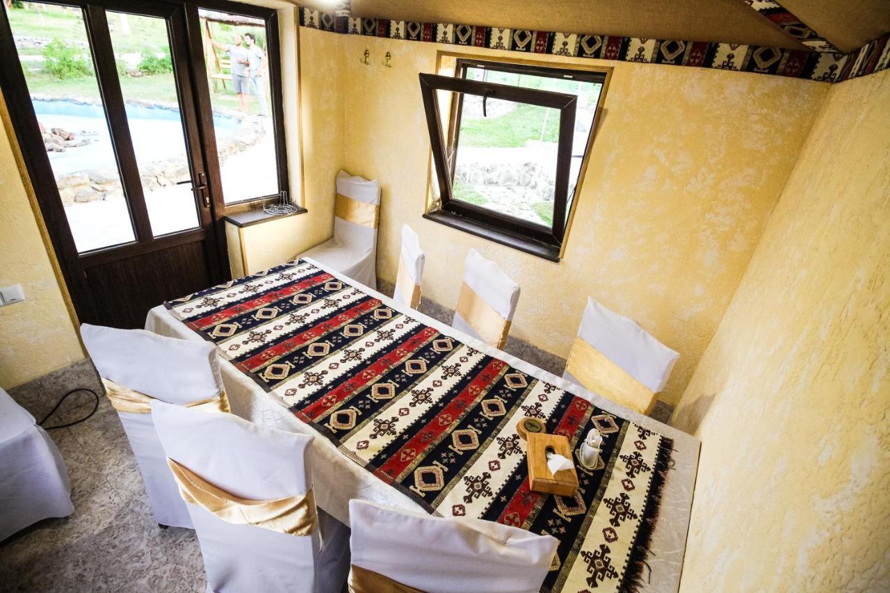 Oazis Otel Noratus Dış mekan fotoğraf